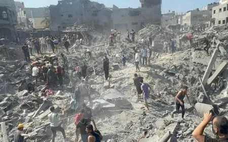 استشهاد 19 فلسطينيا في قصف الاحتلال الإسرائيلي لمخيم النصيرات ومدرسة “الشجاعية” بغزة