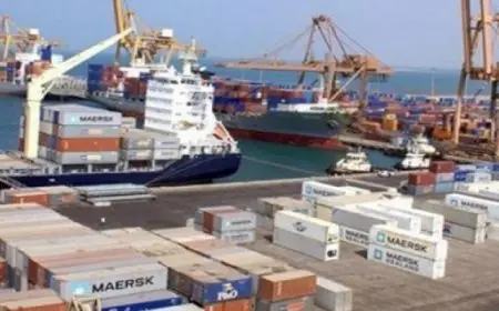 مسؤول أممي: ميناء الحديدة باليمن مازال يعمل وقادر على استقبال الإمدادات