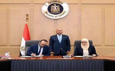 وزير الصناعة والنقل يشهد توقيع عقد بين شركة القاهرة للاستثمار والتطوير العمراني وشركة ليوني مصر لإقامة مصنع جديد لإنتاج الضفائر الكهربائية بمدينة الروبيكي