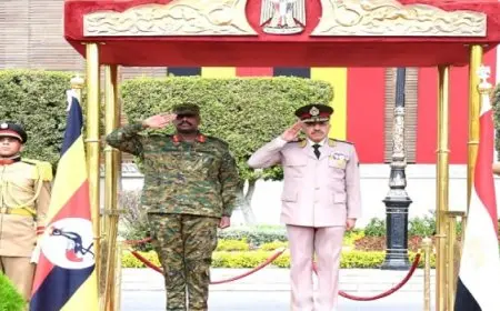 بال وال .. الفريق أحمد خليفة يلتقي قائد قوات الدفاع الشعبية بدولة أوغندا