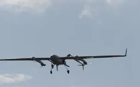 الحوثيون يشنون غارات على هدف حيوي في تل أبيب بعدد من المسيرات