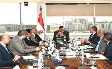 وزير الإسكان يتابع سير العمل بمشروعى “منطقة الأعمال المركزية” بالعاصمة الإدارية.. و”أبراج الداون تاون” بالعلمين الجديدة