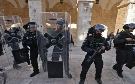 قوات الاحتلال الإسرائيلي تغلق الحرم الإبراهيمي وتعتقل 15 مواطنا بالضفة الغربية
