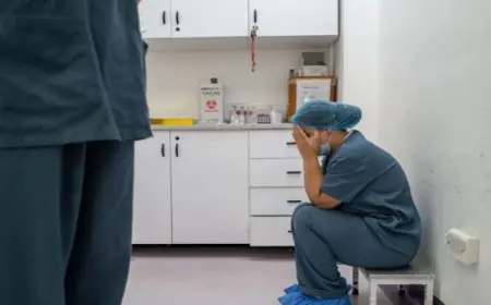 وزير الصحة اللبناني: 97 شهيدا من الطواقم الطبية جراء الغارات الإسرائيلية