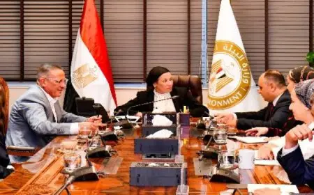 وزيرة البيئة تستقبل رئيس مجلس إدارة الأتحاد المصرى للغرف السياحية لبحث دعم التنمية السياحية البيئية بالبحر الأحمر