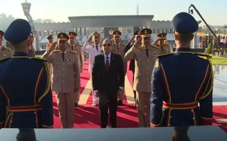 الرئيس السيسي يضع أكاليل الزهور على قبر الجندي المجهول والزعيمين أنور السادات وجمال عبد الناصر