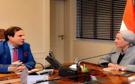 وزيرة البيئة تلتقي أمين عام رابطة الجامعات الإسلامية وتبحث سبل التعاون المشترك