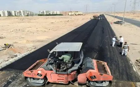 وزير الإسكان يتابع أعمال تطوير ورفع كفاءة الطرق والمحاور بعدة مدن جديدة