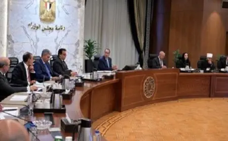 رئيس الوزراء يترأس اجتماع اللجنة العليا للحج ويتابع الاستعدادات المبكرة لموسم الحج القادم