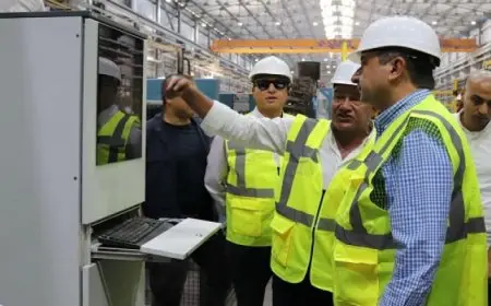 وزير قطاع الأعمال يتفقد مصانع شركة “سيجوارت” لإنتاج الفلنكات الخرسانية