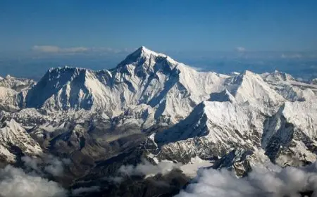 اكتشاف مذهل على جبل إيفرست.. قد يفك شفرة 100 عام