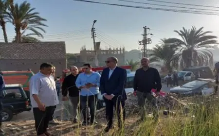 محافظ المنيا يتابع ميدانيا الأوضاع بموقع حادث التصادم
