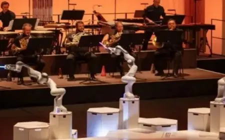 روبوت بثلاث أذرع يقود فرقة موسيقية ألمانية