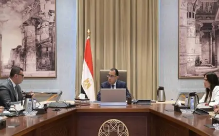 رئيس الوزراء يبحث مع وزير الإسكان آليات طرح وإتاحة الأراضي بالمدن الجديدة