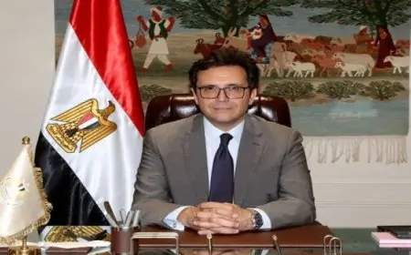 وزير الثقافة يصل الشارقة للمشاركة في مؤتمر الذكاء الاصطناعي واللغويات