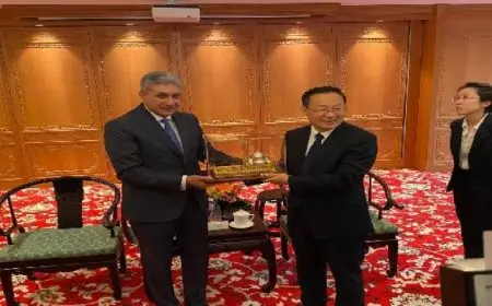 وزير السياحة يلتقي وزير السياحة والثقافة الصيني خلال زيارته الرسمية للعاصمة الصينية بكين