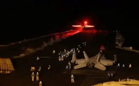 القوات الأمريكية تستهدف مواقع تخزين أسلحة تحت الأرض في مناطق سيطرة الحوثيين باليمن