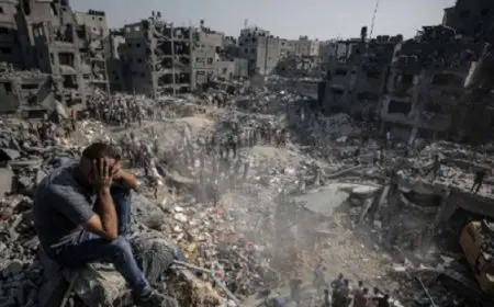 5 شهداء وإصابات في قصف الاحتلال لخيمة تؤوي نازحين في دير البلح ومفترق السرايا في غزة