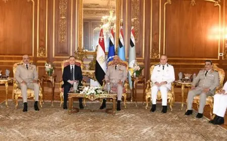 بال وال.. وزير الداخلية وقيادات الشرطة يقدمون التهنئة لوزير الدفاع ورجال القوات المسلحة بمناسبة انتصارات أكتوبر