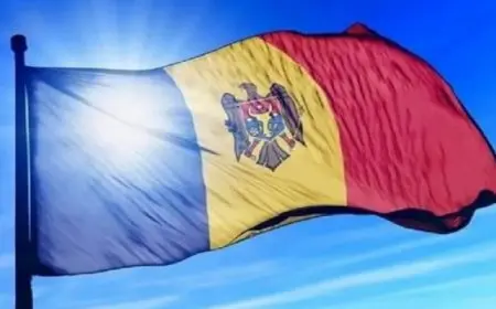 ناخبو مولدوفا يصوتون في انتخابات رئاسية واستفتاء على الانضمام للاتحاد الأوروبي