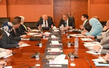 وزير النقل يوجه بتسيير خطوط من وإلى المناطق والمجمعات الصناعية بالفيوم
