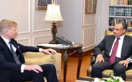 وزير الخارجية والهجرة يستقبل المبعوث الأممي لليمن