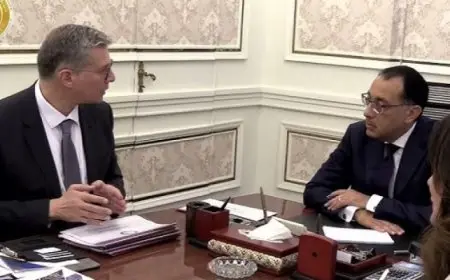 رئيس الوزراء يتابع مع وزير البترول عدداً من ملفات العمل