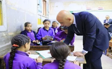 وزير التربية والتعليم يجري زيارة تفقدية مفاجئة لعدة مدارس بإدارة المطرية التعليمية لمتابعة انتظام العملية التعليمية