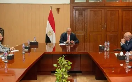وزير الرى يبحث مع ممثلى الشركة المتحدة للخدمات الإعلامية التنسيق المشترك ضمن حملة التوعية “على القد”