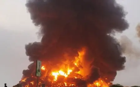 الطيران الأمريكي البريطاني يقصف مطار الحديدة باليمن