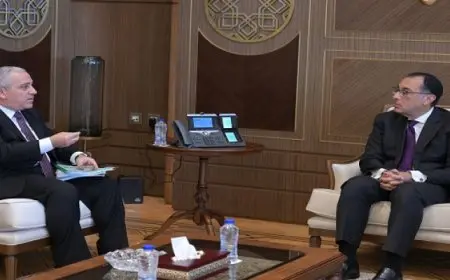 رئيس الوزراء يلتقي رئيس الهيئة الوطنية للصحافة لمتابعة عدد من ملفات العمل