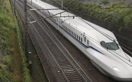 قطارات اليابان تنشر شماسى مقاومة للسكاكين لحماية الركاب