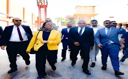 وزيرة البيئة فى زيارة تفقدية لمصنع “أجريما سترز” لصناعة الورق والكرتون بمدينة السادس من أكتوبر