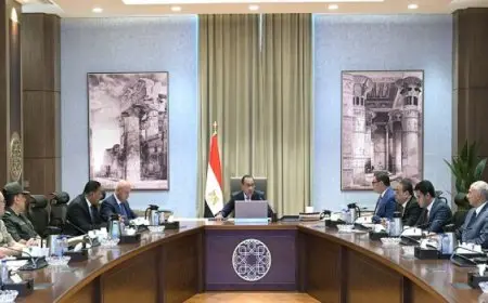 رئيس الوزراء يتابع مُستجدات تنفيذ المرحلة الأولى من مشروع تنمية رأس الحكمة وموقف التعويضات لأهالي المنطقة