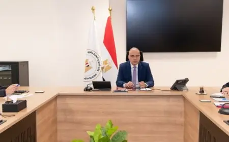 وزير الرى يناقش سُبل تطوير وتعظيم الإستفادة من مراكز الصيانة التابعة لهيئة الصرف