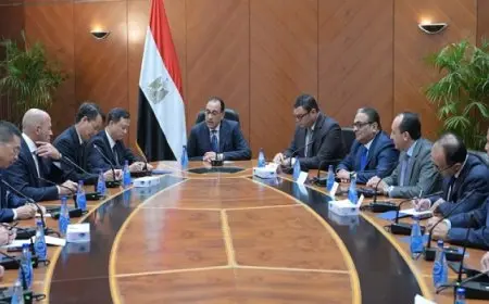 رئيس الوزراء يلتقي المدير العام ورئيس الشركة الصينية العامة للهندسة المعمارية “CSCEC”
