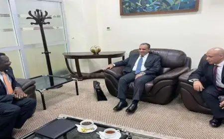 وزير الخارجية والهجرة يصل إلى أوغندا