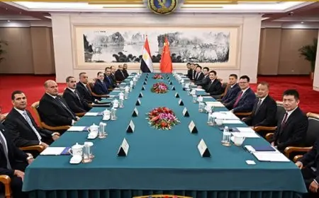 وزير الداخلية يبحث مع نظيره الصيني أوجه تعزيز التعاون المشترك