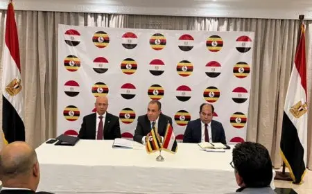 وزير الخارجية يعقد لقاءً مع رجال أعمال أوغنديين