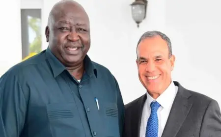 وزير الخارجية يبحث مع وزير العلاقات الدولية الأوغندي العلاقات الثنائية