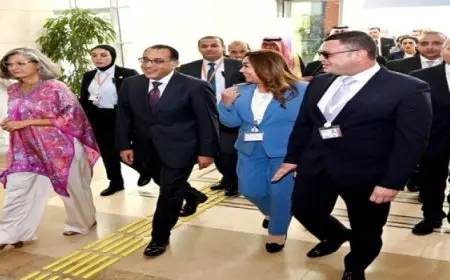 رئيس الوزراء يفتتح المعرض المقام على هامش المنتدى الحضري العالمي ويتفقد أروقته
