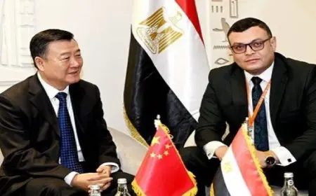 وزير الإسكان يبحث مع نظيره الصيني والسفير الصيني بالقاهرة سبل تعزيز التعاون بين الجانبين