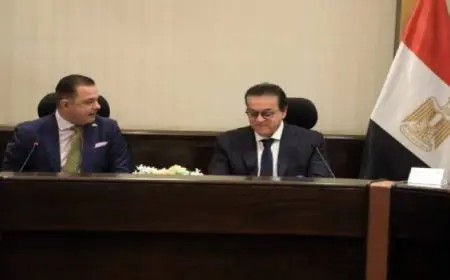 وزير الصحة يستعرض سبل تعزيز التعاون مع نظيره فى جمهورية لاتفيا