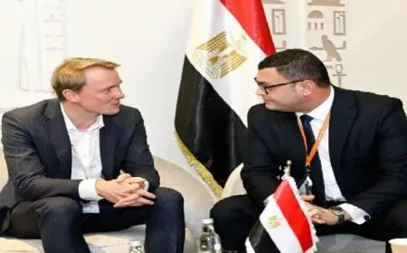 وزير الإسكان يبحث مع وزير البيئة الألمانى تعزيز التعاون فى مجال المدن الخضراء