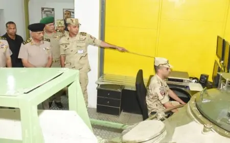 بال وال.. وزير الدفاع يشهد مناقشة البحث الرئيسى لإدارة المدرعات