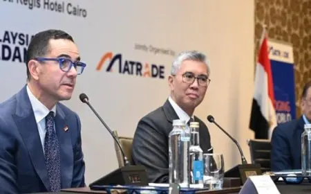 وزير الاستثمار والتجارة الخارجية يستعرض مع نظيره الماليزي فرص الاستثمار المشترك