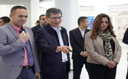 وزيرة التنمية المحلية ومحافظ الأقصر يزوران عدداً من الشركات الصينية المتخصصة فى صناعة السيارات الكهربائية