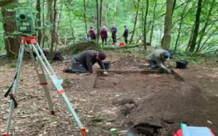 العثور على قطع أثرية من الع الوسطى في حفريات لقلعة اسكتلندية مفقودة