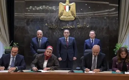 رئيس الوزراء يشهد توقيع مذكرتي تفاهم لانتاج الكهرباء من الطاقات الجديدة والمتجددة (شمسي و رياح)