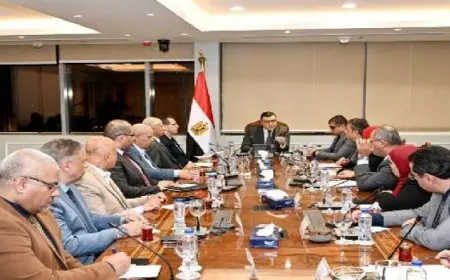 وزير الإسكان يصدر حزمة من التكليفات لمسئولى الهيئة لدفع معدلات التنمية بالمدن الجديدة